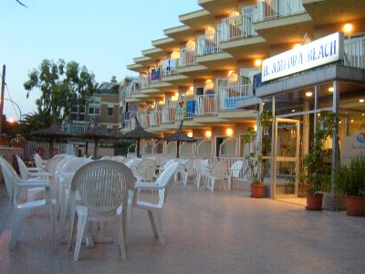 Poolbereich des Hotels Amfora Beach