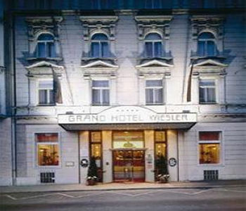 Haupteingang des 5 Sterne Grand Hotels Wiesler