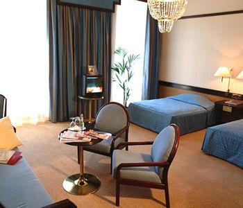 Zwei Betten Zimmer im Hotel Das Weitzer in Graz