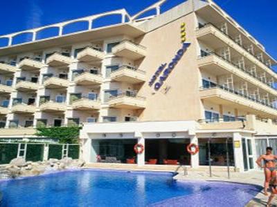 Hotel Garonda Gebude und Pool